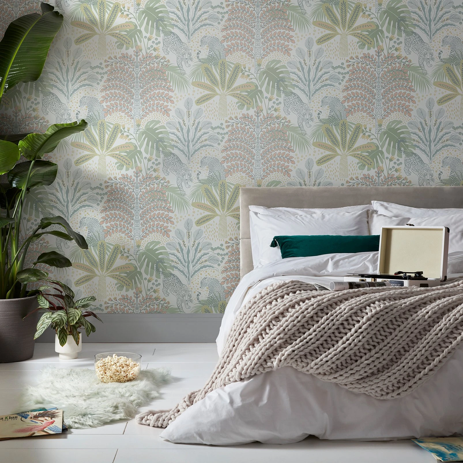 Savannah Pastels Wallpaper - 122351_ROOMSET_01.jpg
