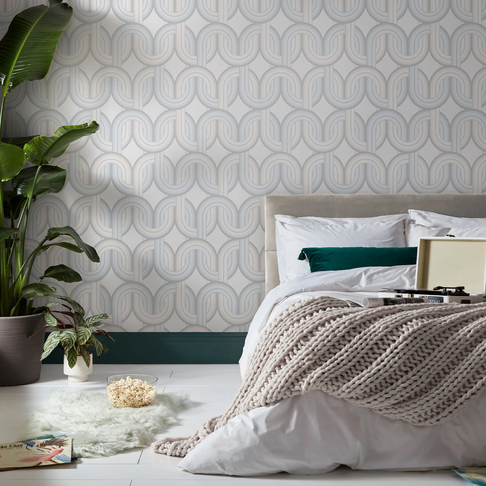 In the Loop Hazy Day Wallpaper - 122361_ROOMSET_01.jpg