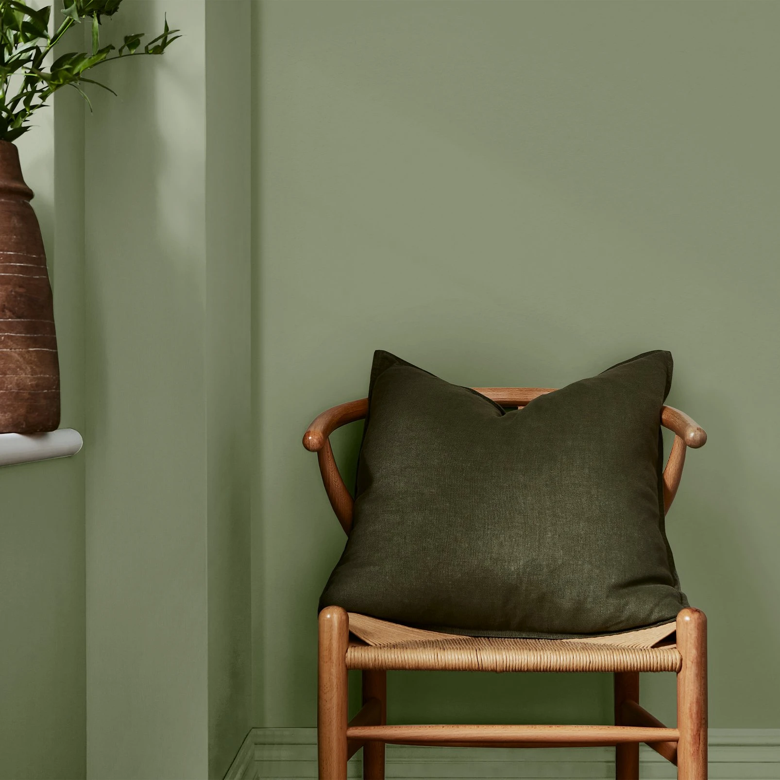 William Morris At Home Sauntered Leaf Paint - 124315_ROOMSET_SAUNTERED LEAF_01.jpg