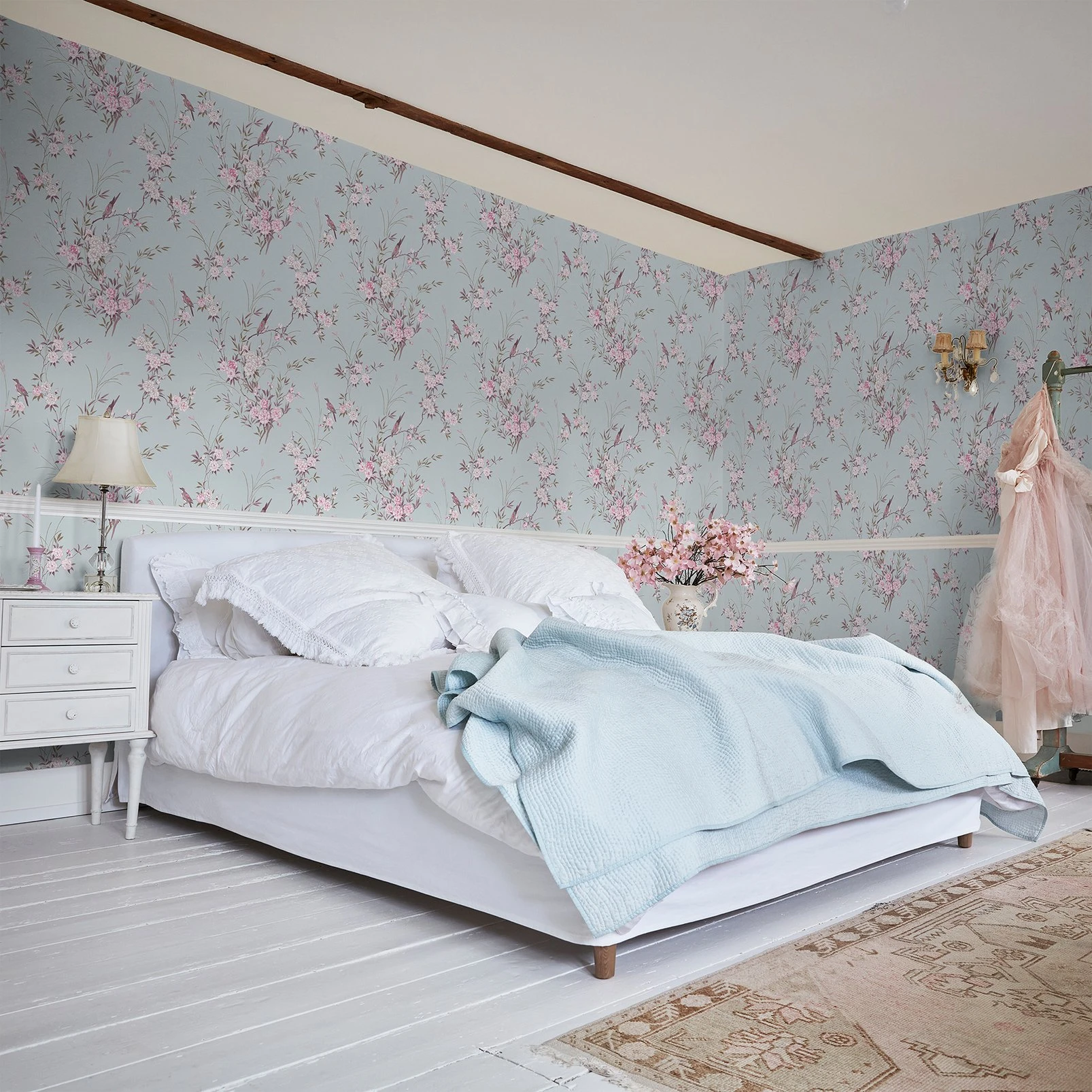 Bird Chinoiserie Blue Wallpaper - 125119_ROOMSET_BIRD CHINOISERIE BLUE_01.jpg
