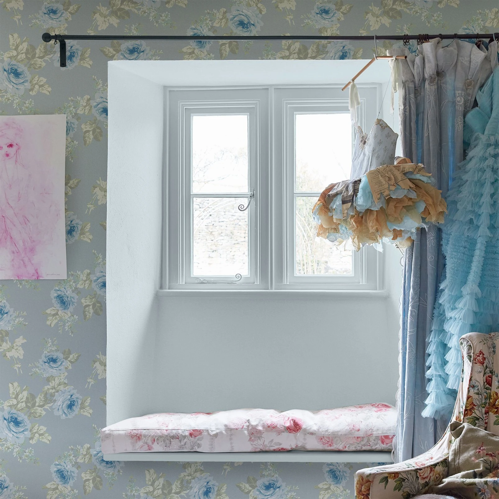 Royal Bouquet Blue Wallpaper - 125112_ROOMSET_ROYAL BOUQUET BLUE_01.jpg