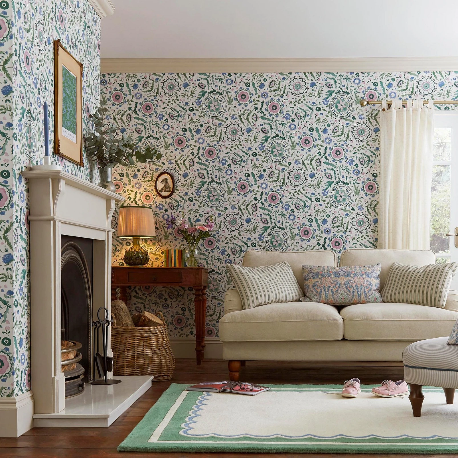 Joules Festival Flowers Cream Wallpaper - 128959_ROOMSET_FESTIVAL FLOWERS PRINT CREAM MULTI_03.jpg