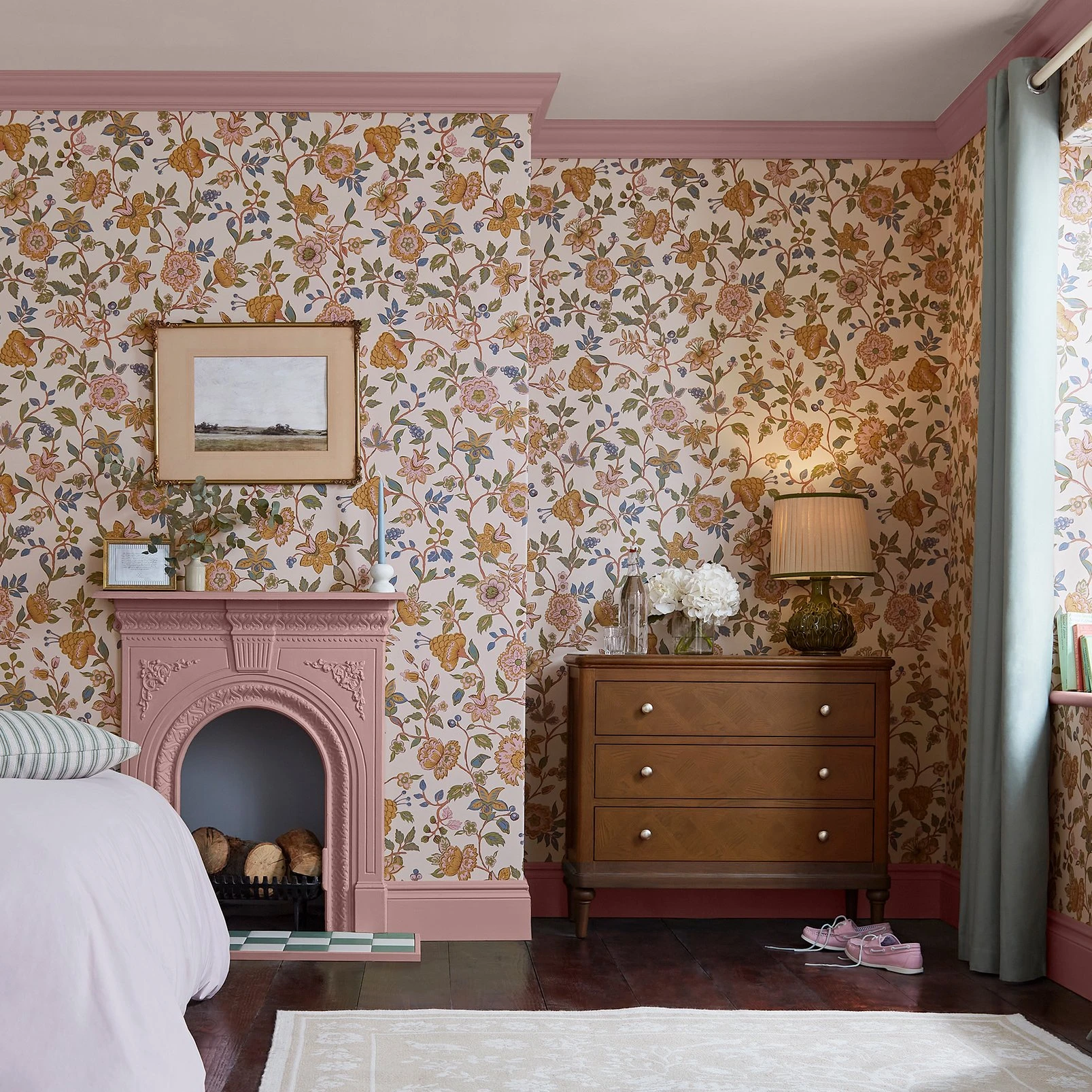 Joules Scot Floral Cream Wallpaper - 128929_ROOMSET_SCOT FLORAL CREAM & MULTI_01.jpg