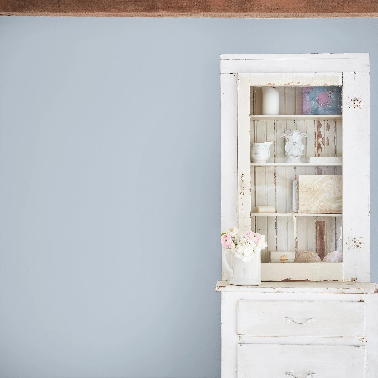 Shabby Serenity Paint - 128863_ROOMSET_SHABBY SERENITY_01.jpg