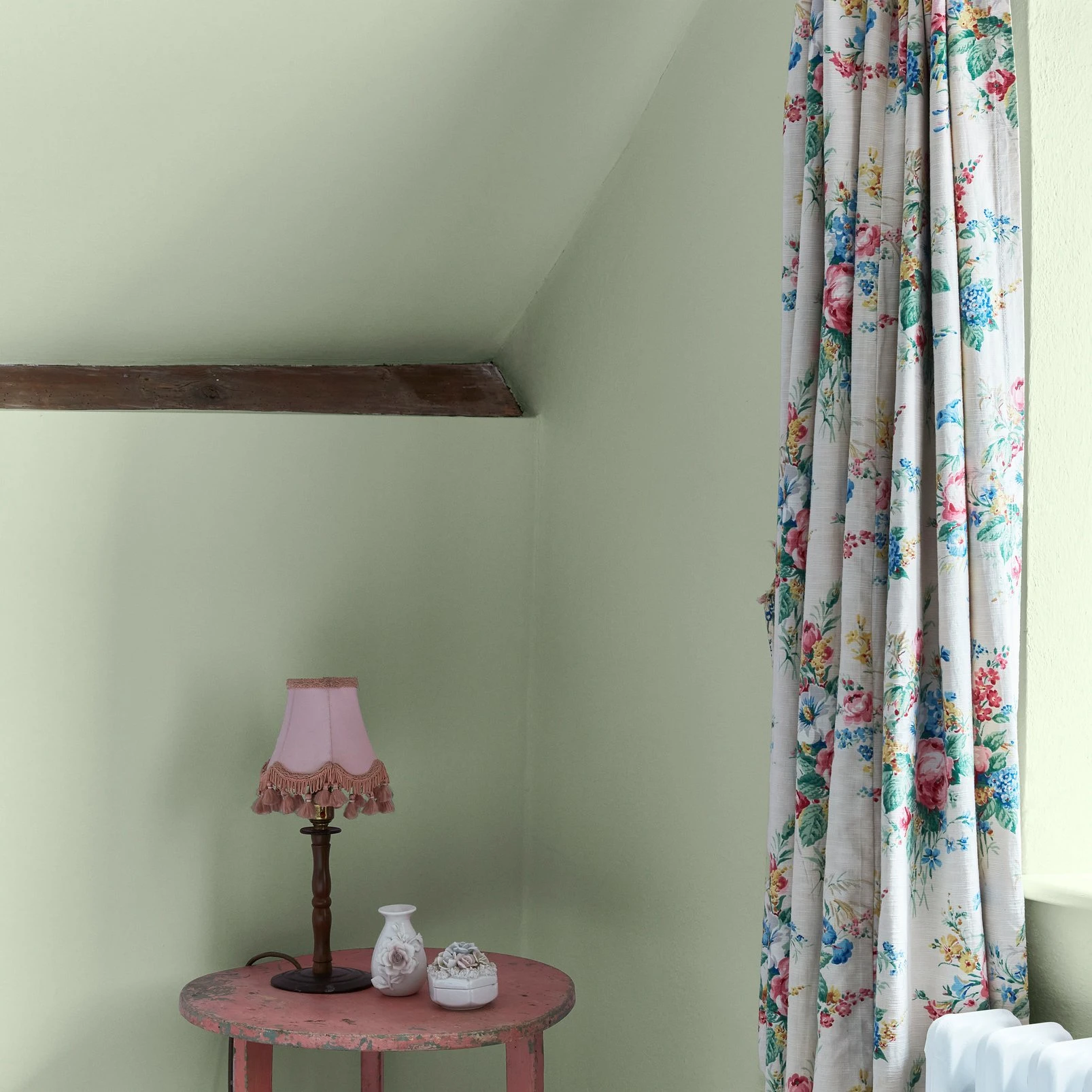 Shabby Greenfield Paint - 128872_ROOMSET_GREENFIELD_01.jpg