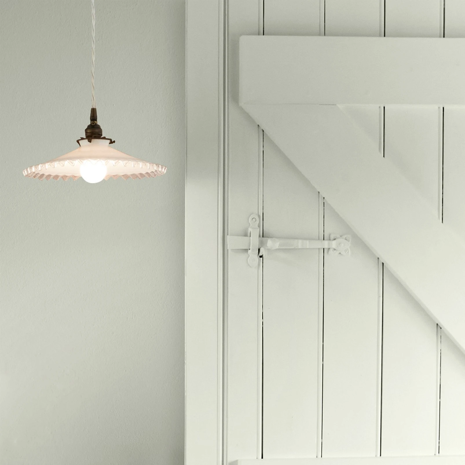 Shabby Whisper Sage Paint - 128869_DETAIL_SHABBY WHIPSER SAGE_02.jpg