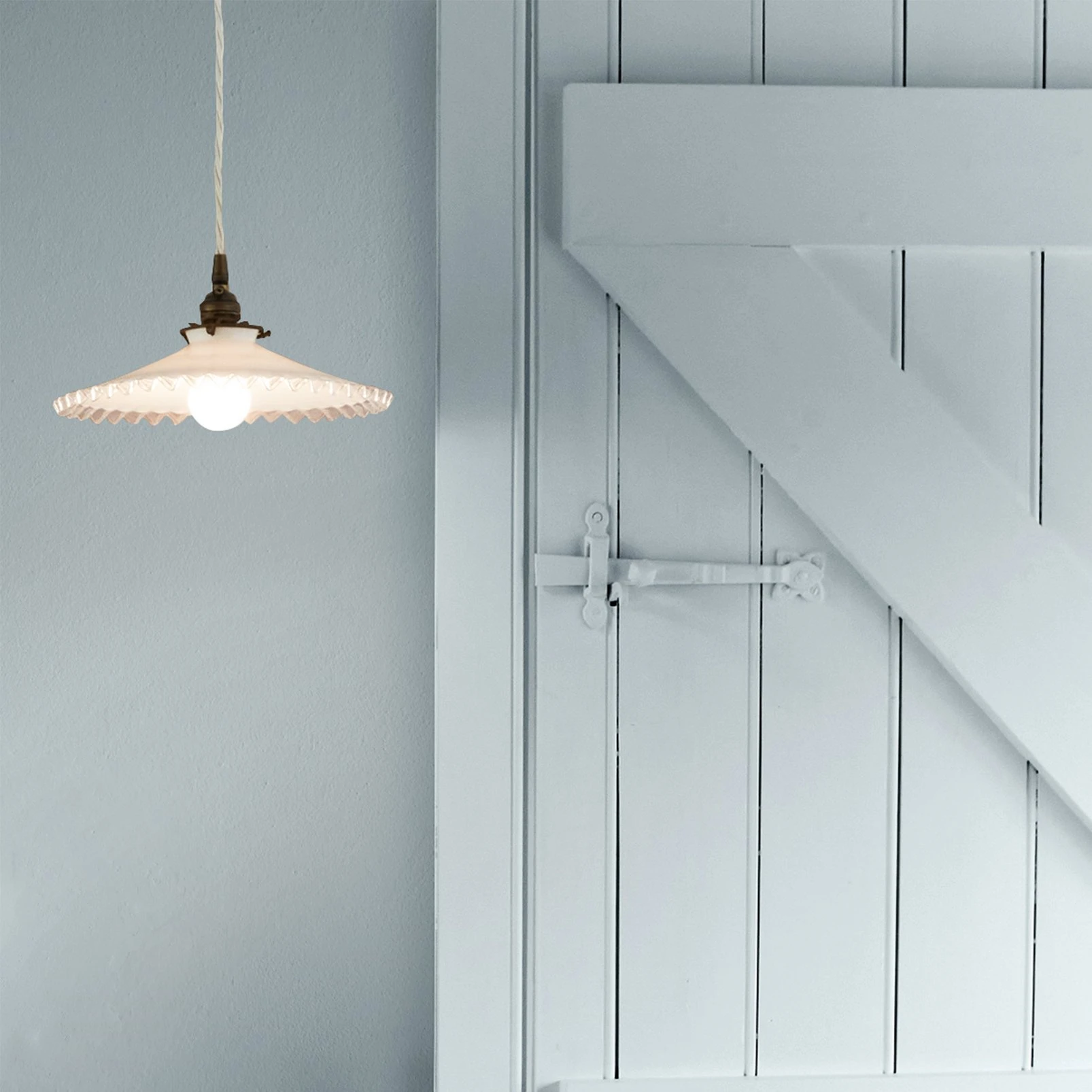 Shabby Somerset Blue Paint - 128865_DETAIL_SHABBY SOMERSET BLUE_02.jpg