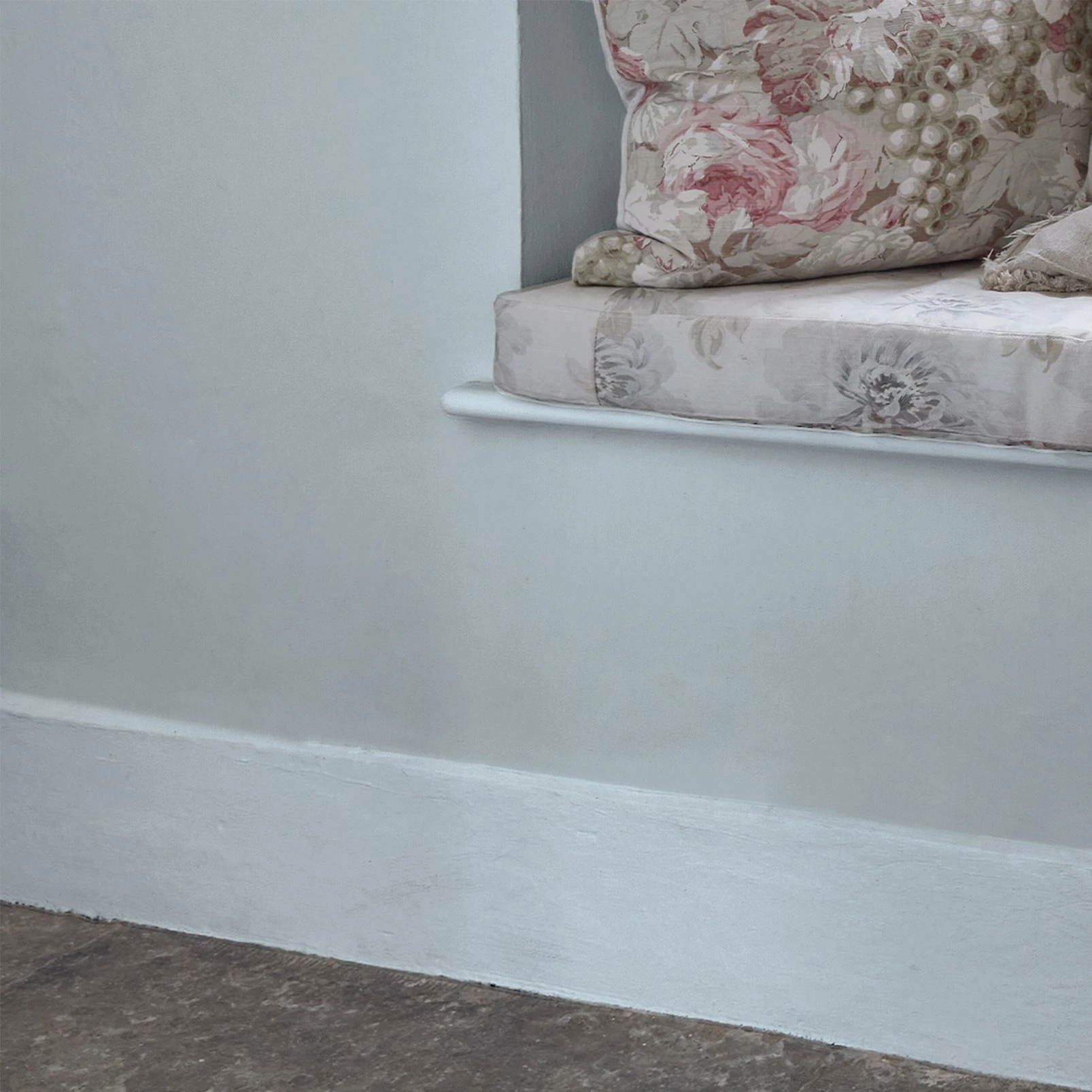 Shabby Somerset Blue Paint - 128865_DETAIL_SHABBY SOMERSET BLUE_01.jpg