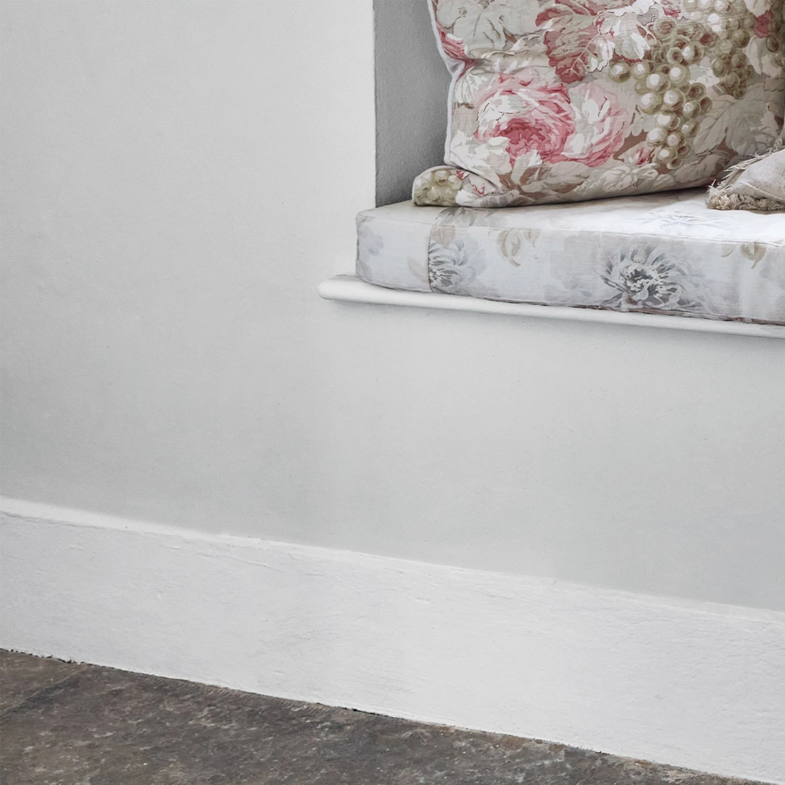 Shabby Manor Stone Paint - 128867_DETAIL_SHABBY MANOR STONE_01.jpg