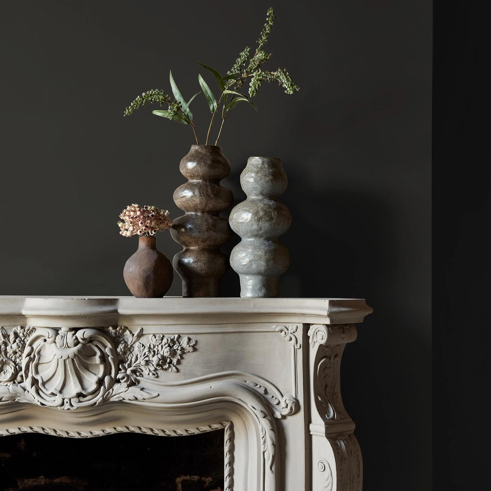 Abigail Ahern Beekman Black Paint - 131454_DETAIL_BEEKMAN BLACK_04.jpg