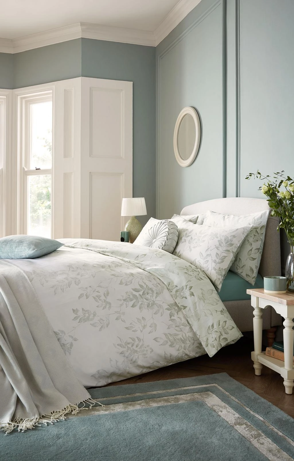 Lockwood Natural Sage Sage Duvet Cover Set - LALOCKW01DQ_ROOMSET_LOCKWOOD NATUAL SAGE SAGE_01.jpg