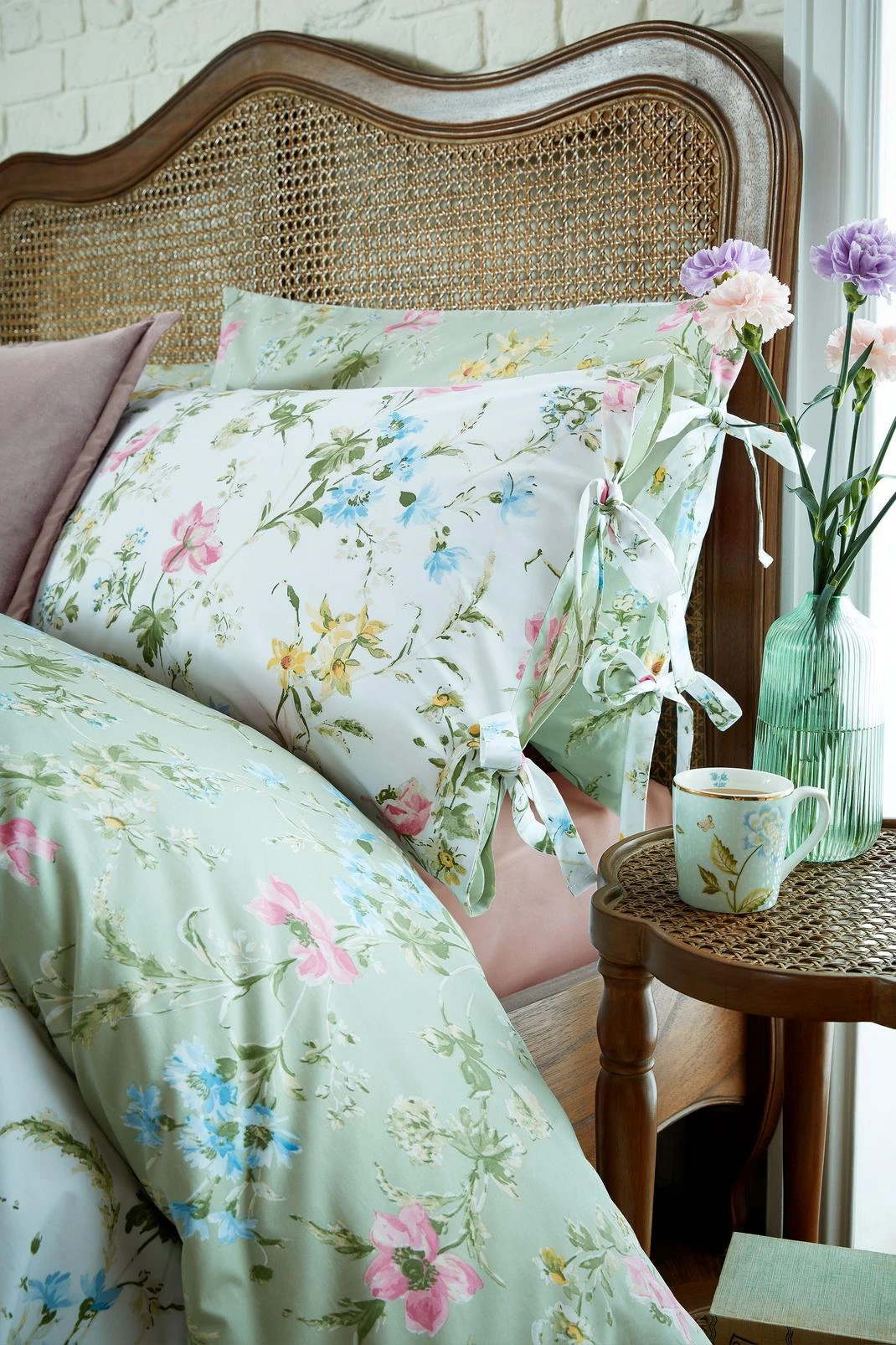 Poppy Meadow Multi Duvet Cover Set - LAPOPYME01DQ_ROOMSET_POPPY MEADOW MULTI_02.jpg