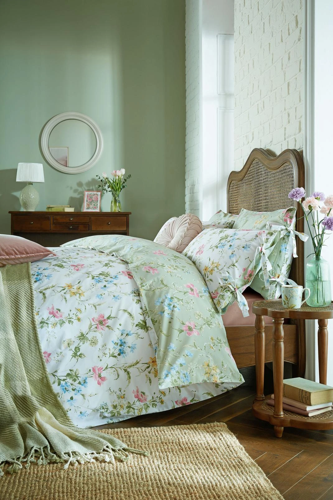 Poppy Meadow Multi Duvet Cover Set - LAPOPYME01DQ_ROOMSET_POPPY MEADOW MULTI_01.jpg