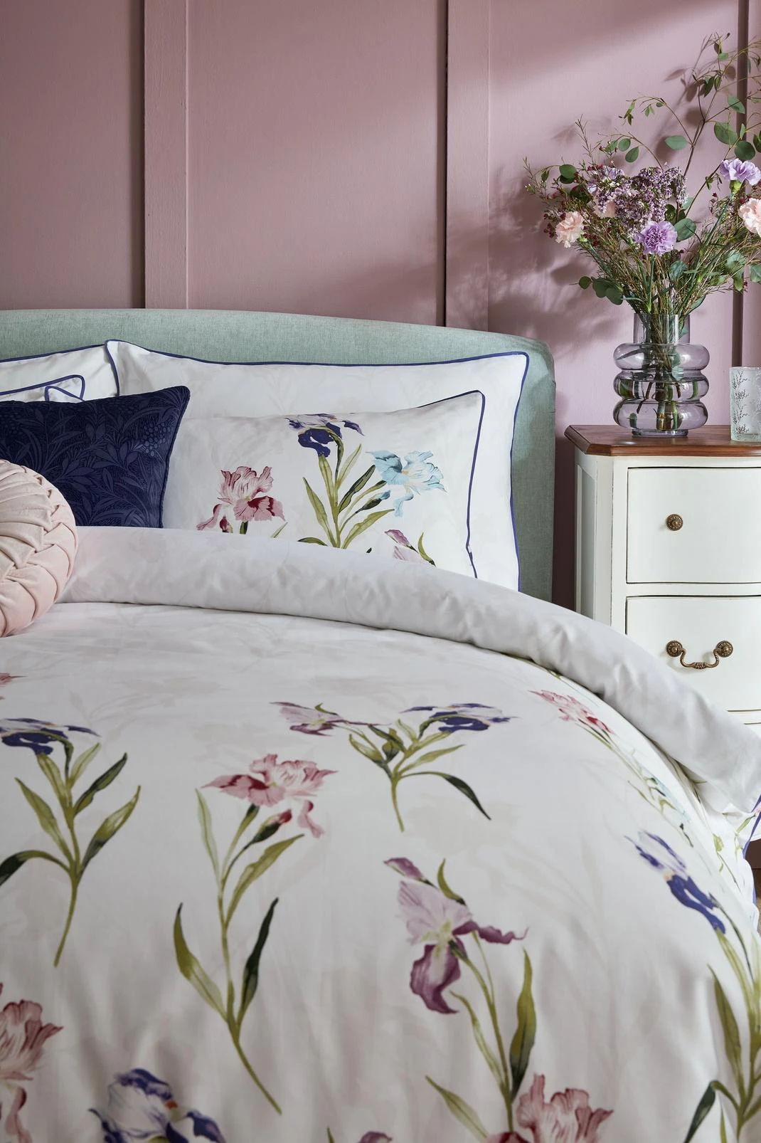 Hawling Irises Grape Purple Purple Duvet Cover Set - LAHAWLIR01DQ_CAMEO_HAWLING IRISES GRAPE PURPLE PURPLE_07.jpg