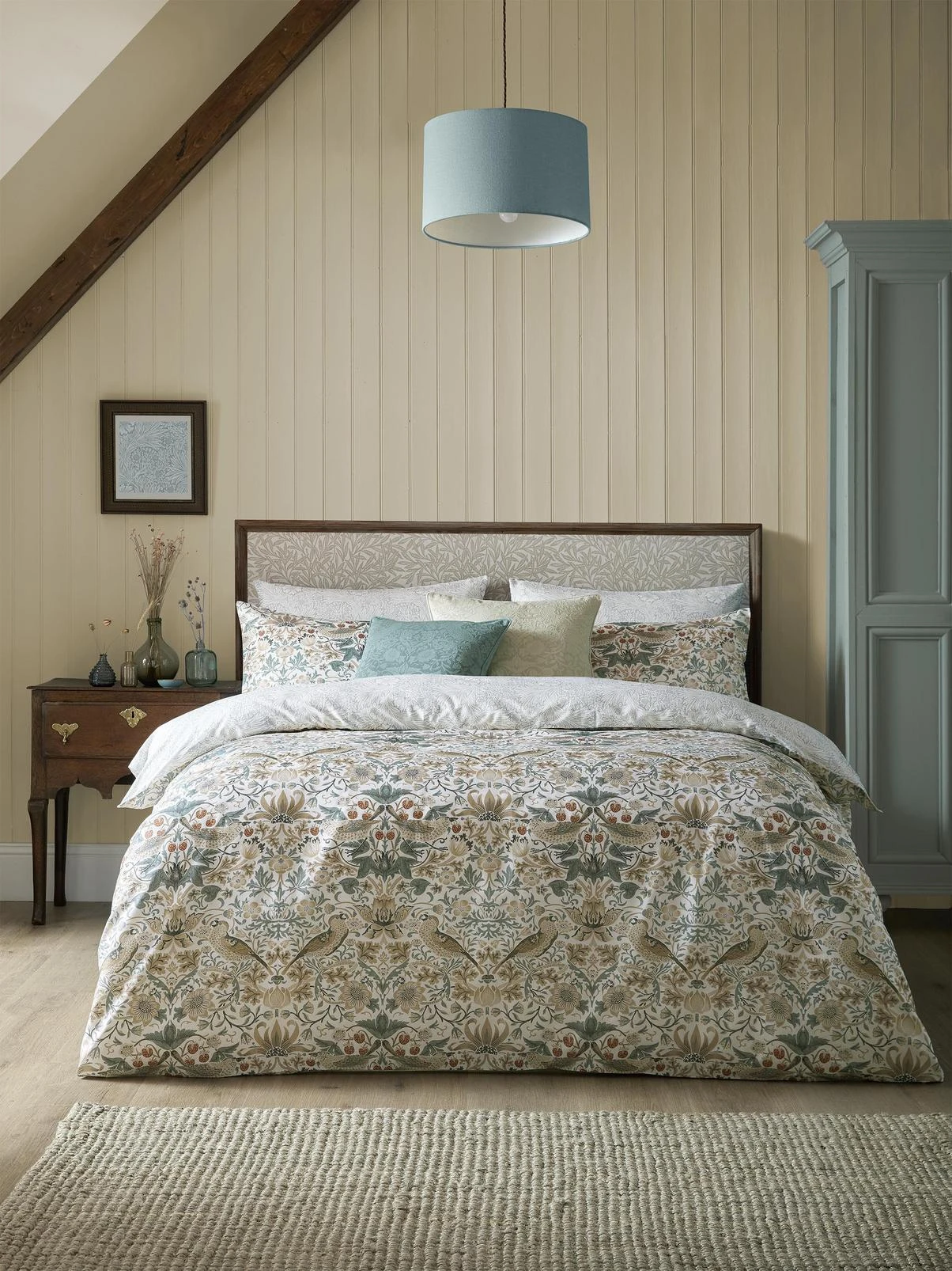 Strawberry Thief Hessian Duvet Cover Set - WMSTRAW01DQ_ROOMSET_STRAWBERRY THIEF HESSIAN_01.jpg