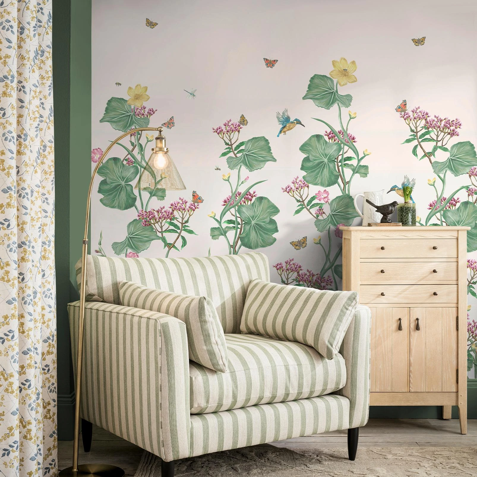Laura Ashley Llanelli Green/ Multi Bespoke Mural - 140346_ROOMSET_LLANELLI MULTI FRESH GREEN_01.jpg