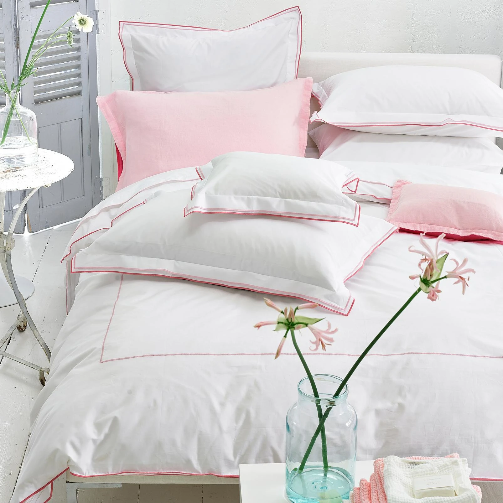 Astor Fuchsia Pink Duvet Cover Set - DGASTOR01DQ_ROOMSET_ASTOR_FUCHSIA_PINK_DOUBLE_DUVET_COVER_01.jpg
