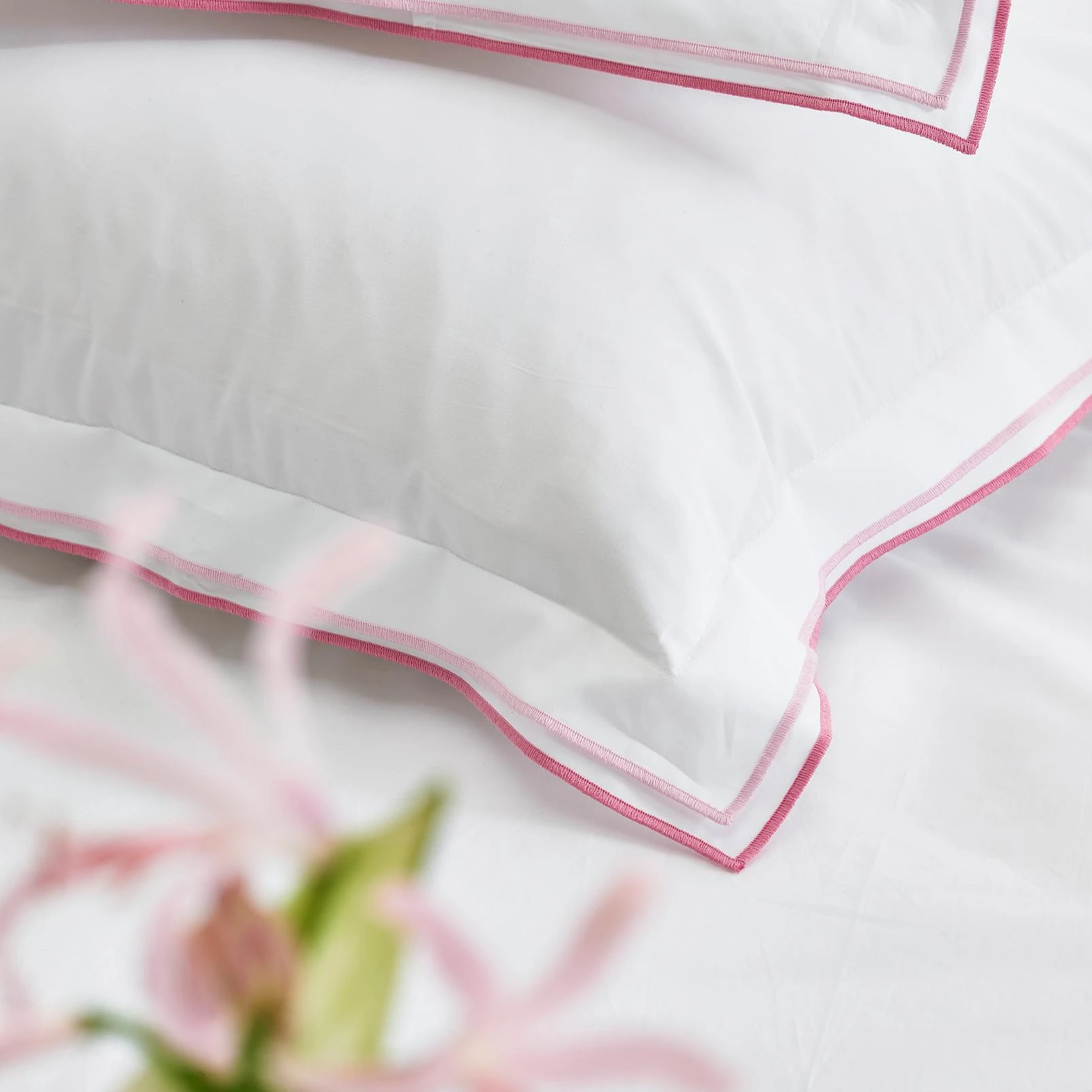 Astor Fuchsia Pink Duvet Cover Set - DGASTOR01DQ_CAMEO_ASTOR_FUCHSIA_PINK_DOUBLE_DUVET_COVER_01.jpg