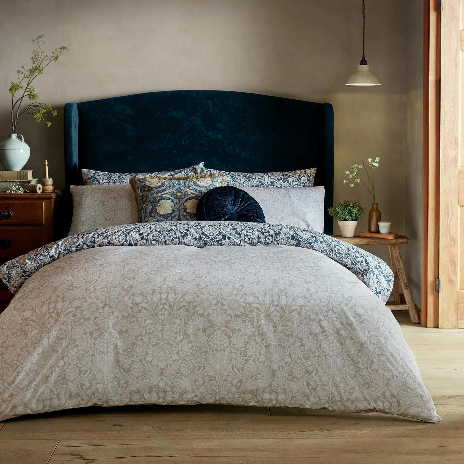 Sunflower Ink Duvet Cover Set - WMSUNFL02DQ_ROOMSET_SUNFLOWER_INK_DOUBLE_DUVET_COVER_02.jpg