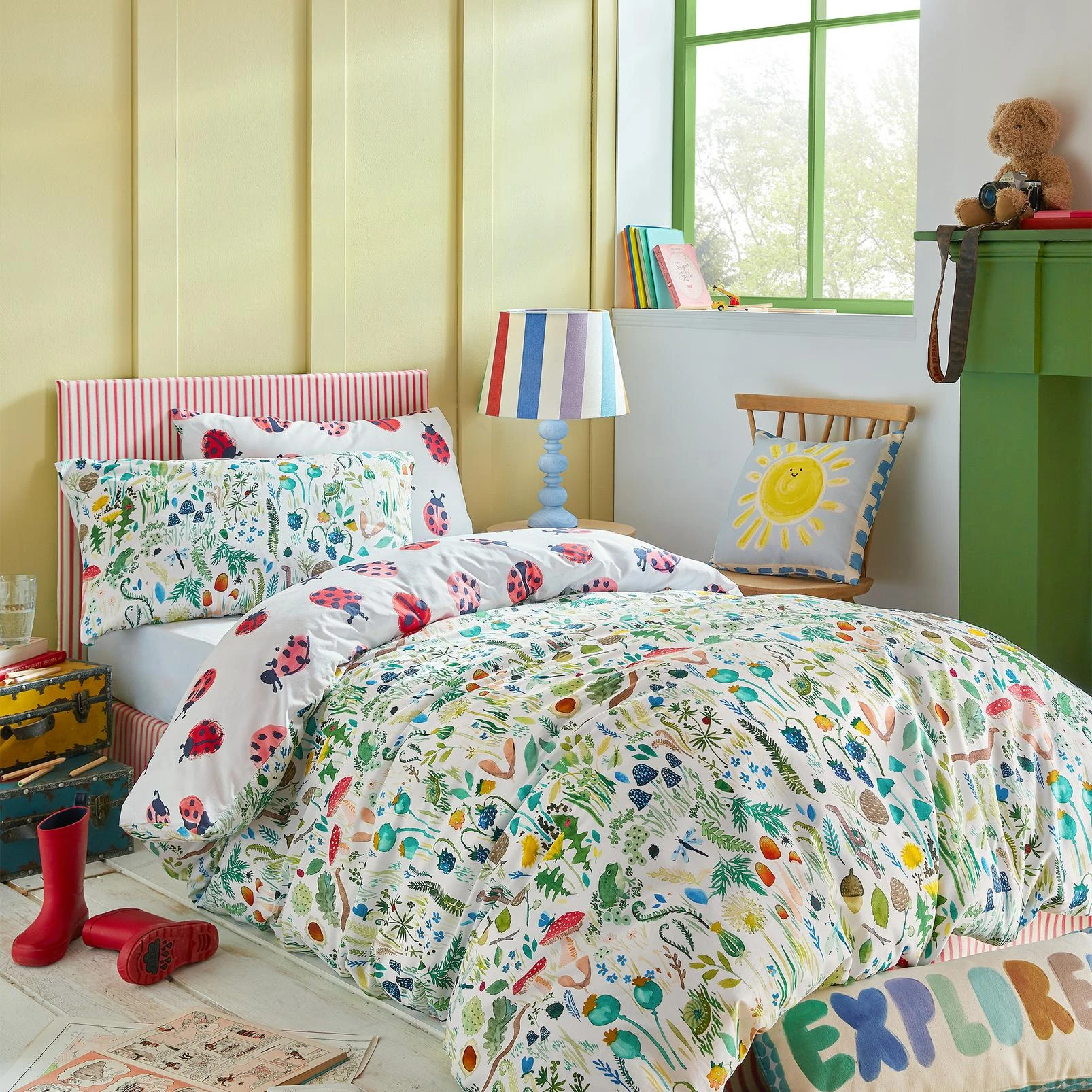 Garden Explorer Multi Duvet Cover Set - BGGARD01DQ_ROOMSET_WBK_GARDEN_EXPLORER_MULTI_DOUBLE_DUVET_COVER__01.jpg