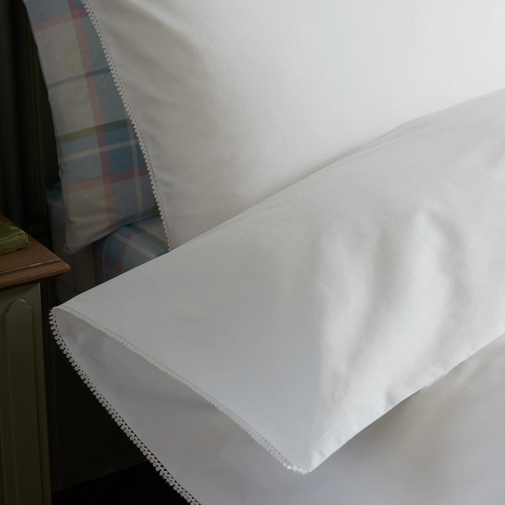 Rianne White Duvet Cover Set - LARIAN01DQ_ROOMSET_RIANNE_WHITE_DOUBLE_DUVET_COVER_02.jpg