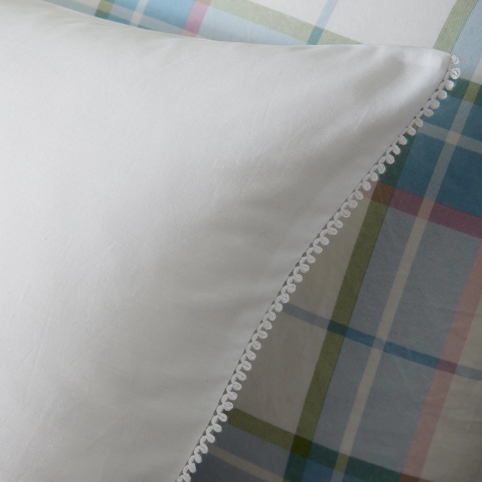 Rianne White Duvet Cover Set - LARIAN01DQ_CAMEO_RIANNE_WHITE_DOUBLE_DUVET_COVER_01.jpg