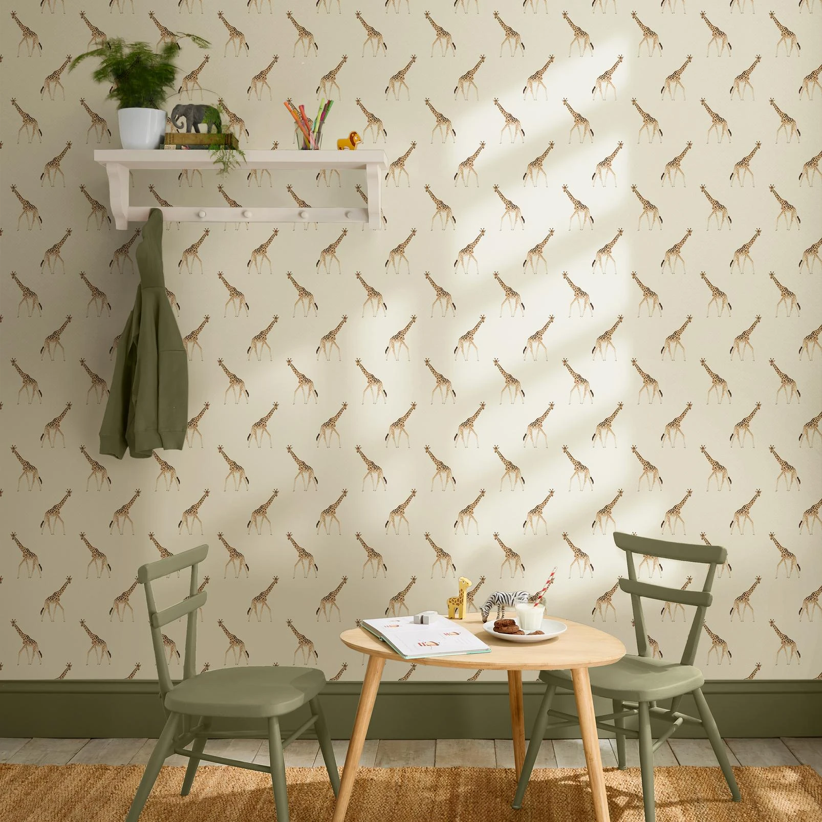 Sophie Allport Giraffe Off White Wallpaper - 146862_ROOMSET_GIRAFFE OFF WHITE_01.jpg