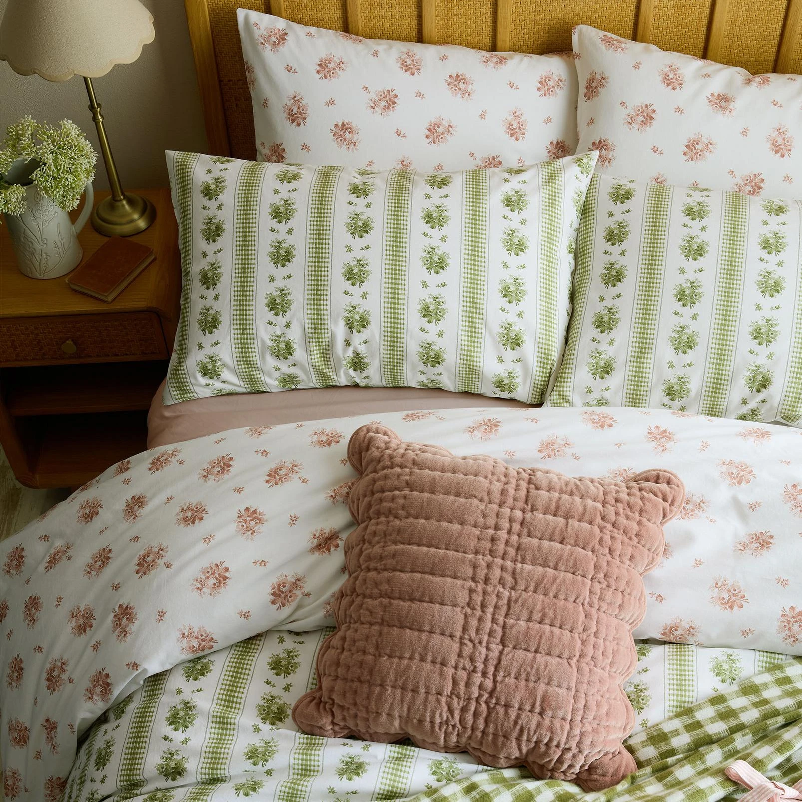Laura Ashley Scalloped Old Rose Cushion - LASCALL0341_CAMEO_SCALLOPED_OLD_ROSE_02.jpg