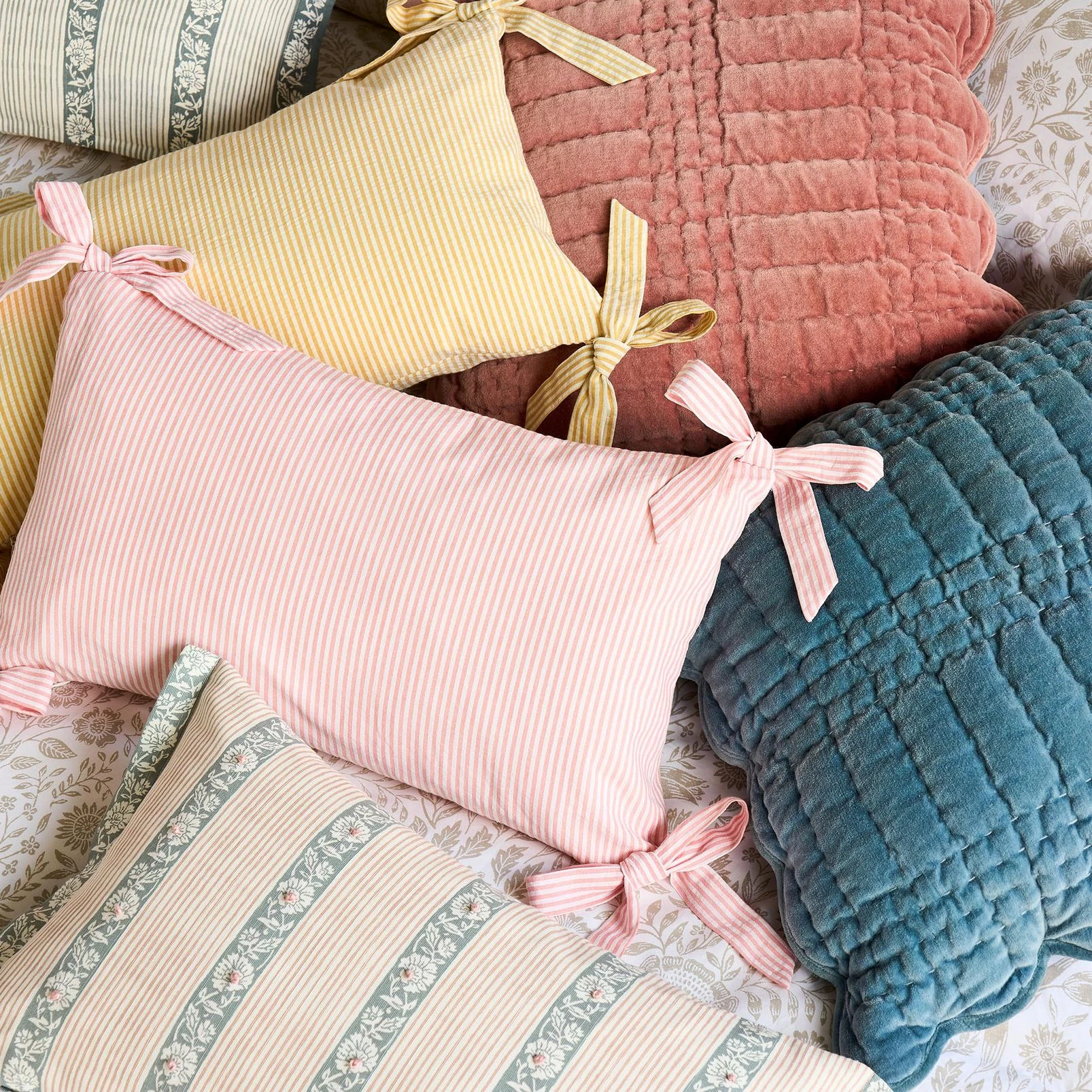 Laura Ashley Scalloped Old Rose Cushion - LASCALL0341_CAMEO_SCALLOPED_OLD_ROSE_03.jpg