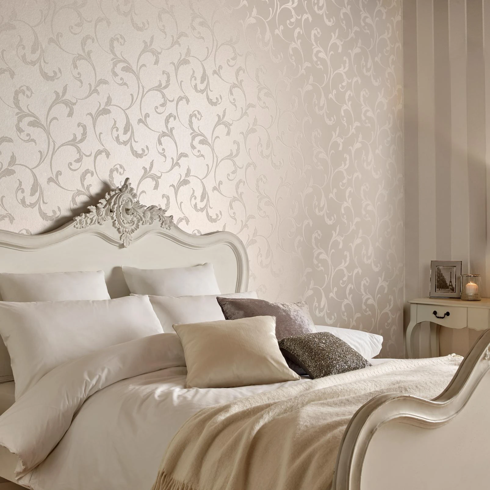 Baroque Bead Pearl Wallpaper - 103816_ROOMSET_01.jpg