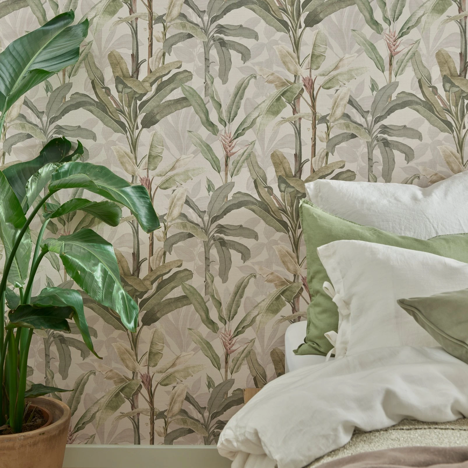 Borneo Powder Wallpaper - 118031_ROOMSET_BORNEO POWDER_02.jpg