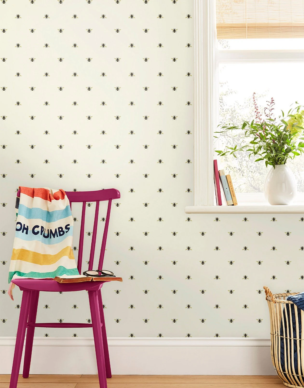 Joules Botanical Bee Creme Wallpaper - 118544_ROOMSET_01.jpg