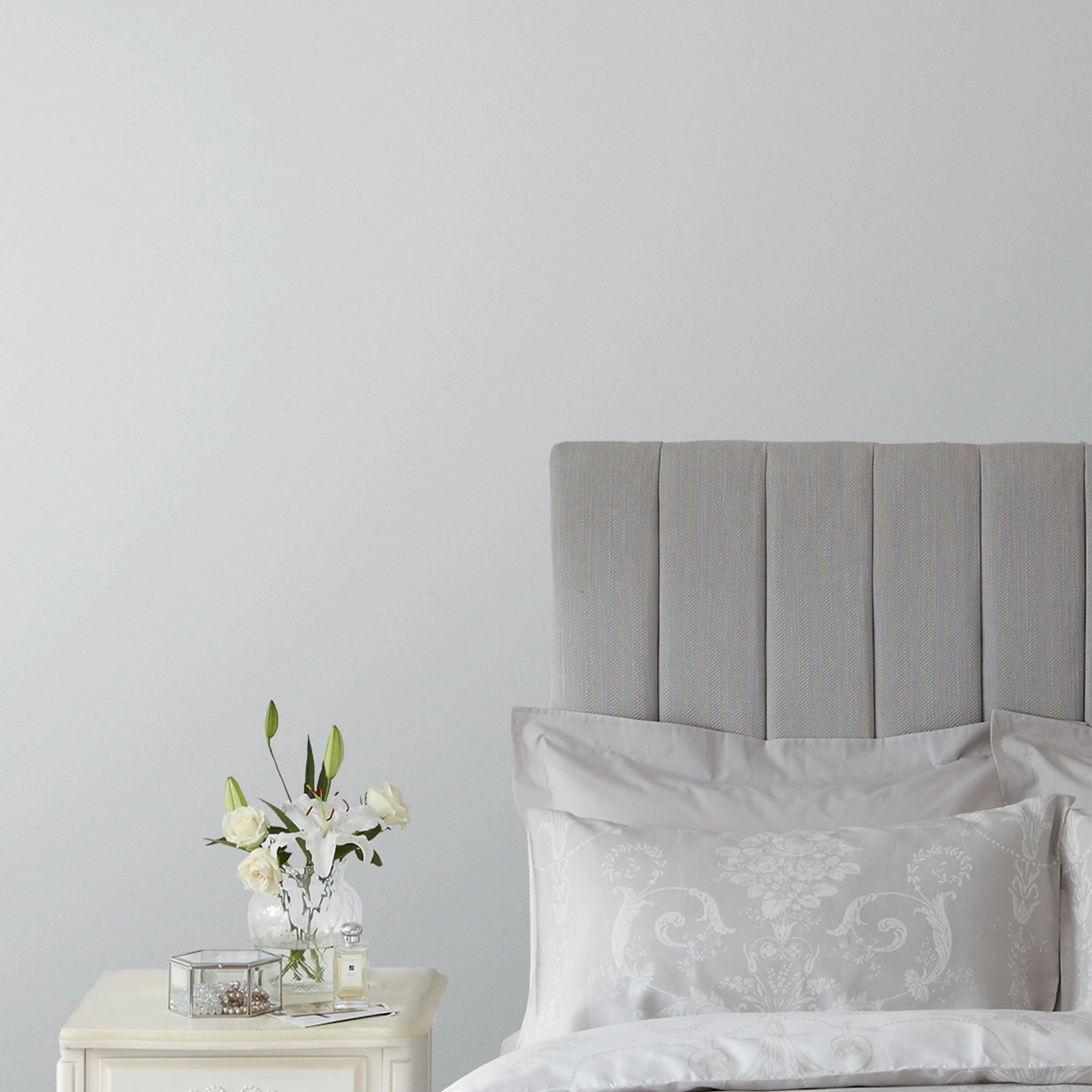 Laura Ashley Slate White Paint - 113682_ROOMSET_01.jpg